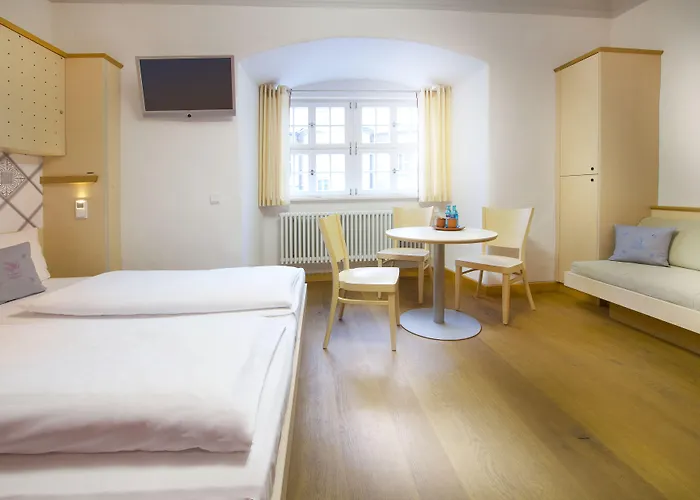 Jufa – Festung Rosenberg 3*